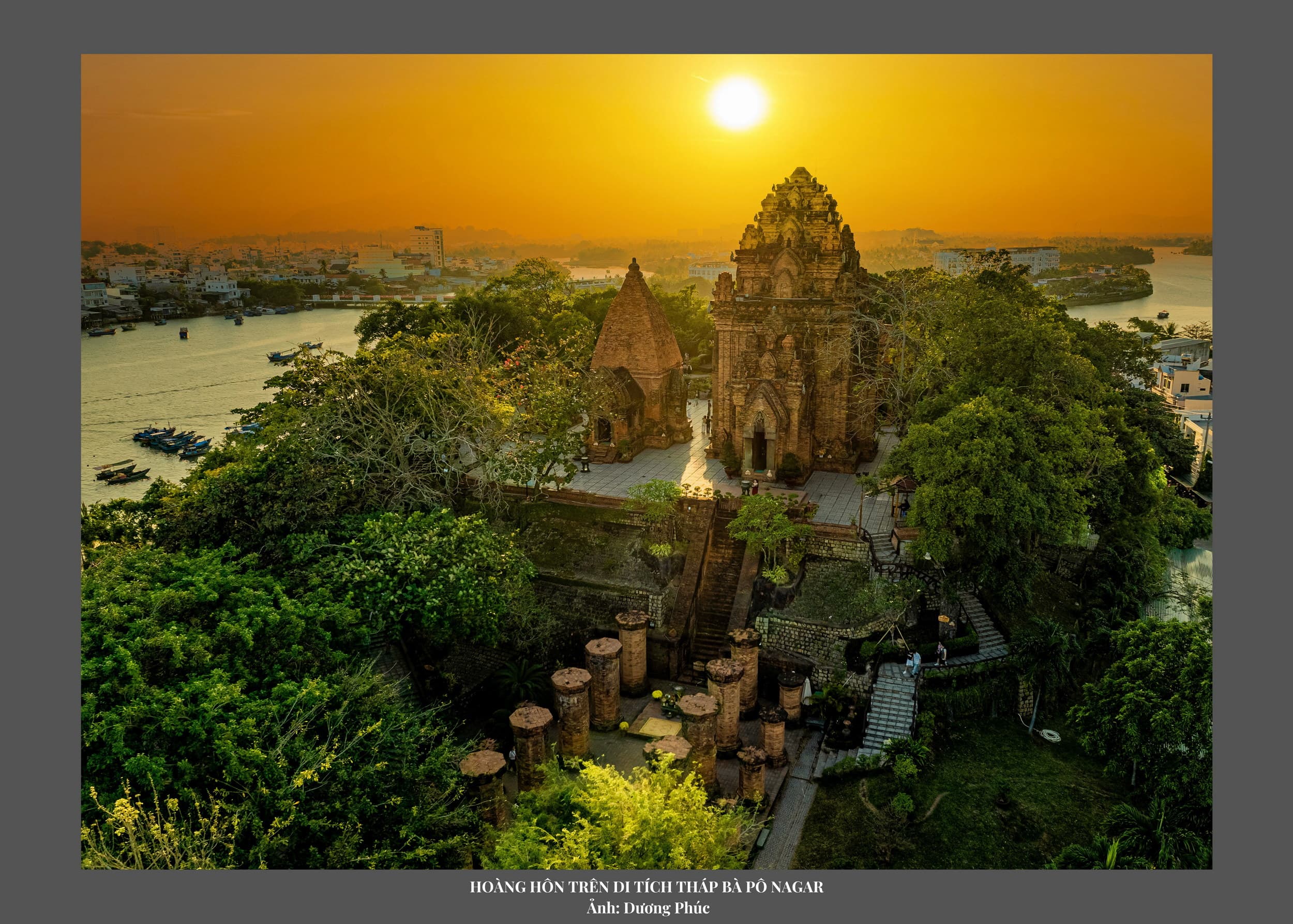 Tháp Bà Pô Nagar bên sông Cái trong ánh chiều
