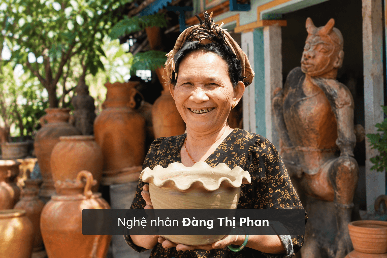 Nghệ nhân tiêu biểu làng gốm Bàu Trúc - người giữ lửa di sản